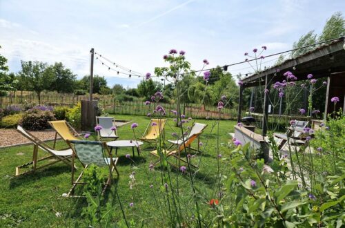 Séjour au calme avec terrasse extérieure en Sarthe chambre d'hôtel le jardin des 4 saisons