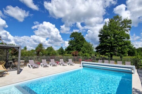piscine chauffée privée près du Mans gite le jardin des saisons vacance famille