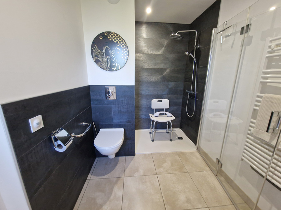 salle de bain accessible PMR  près du Mans