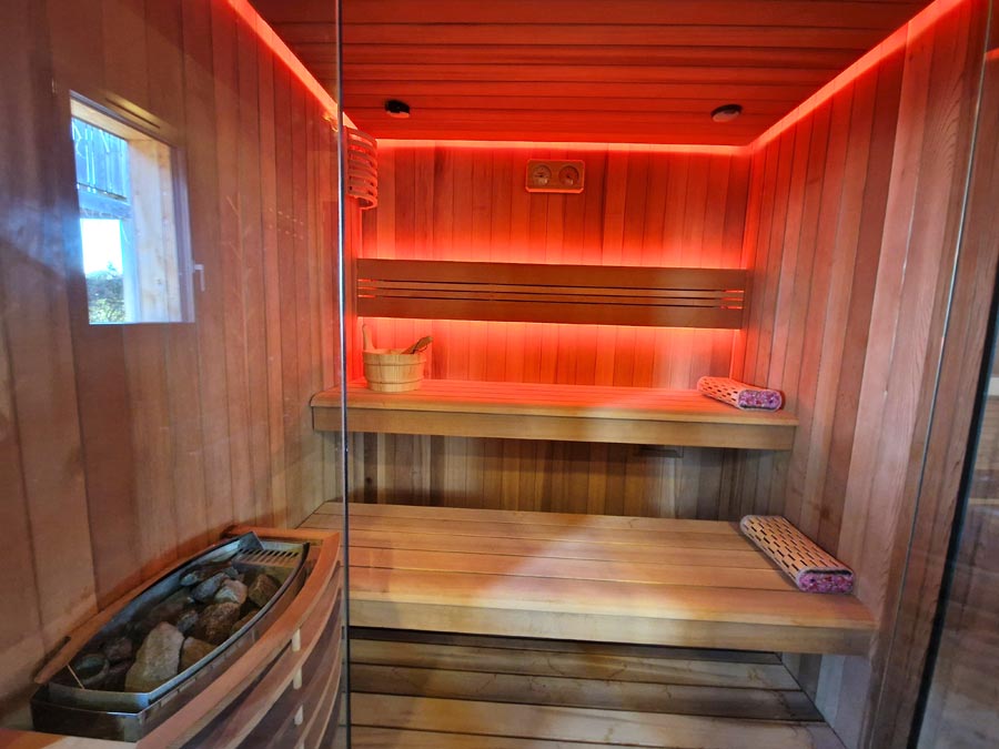 SPA avec sauna au gite 4 étoiles et chambres d'hôtel le jardin des 4 saisons proche le Mans