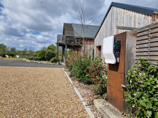 le-mans-borne-de-recharge-hotel-gite-le-jardin-des-saisons