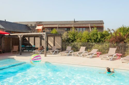 Gite avec piscine chauffée privée près du Mans le jardin des saisons pataugeoire pour enfants