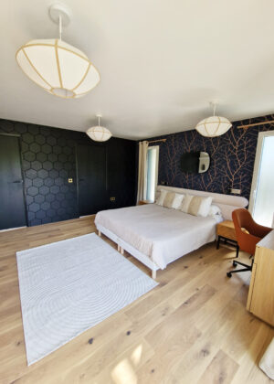 Air-conditioned accessible room with an outdoor terrace at Le Jardin des 4 Saisons near Le Mans, featuring a heated pool.